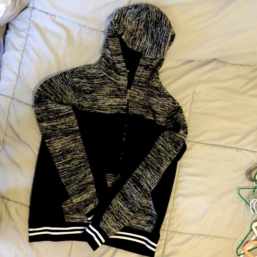 Black body w salt and pepper sleeves